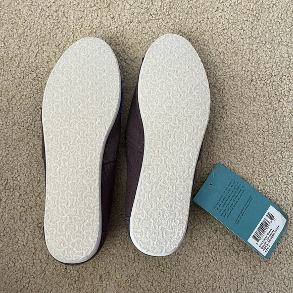 Toms Custom Painted Canvas Brown Ash Beauty Beast Disney Belle 6 NWT New Shoes - Picture 3 of 4